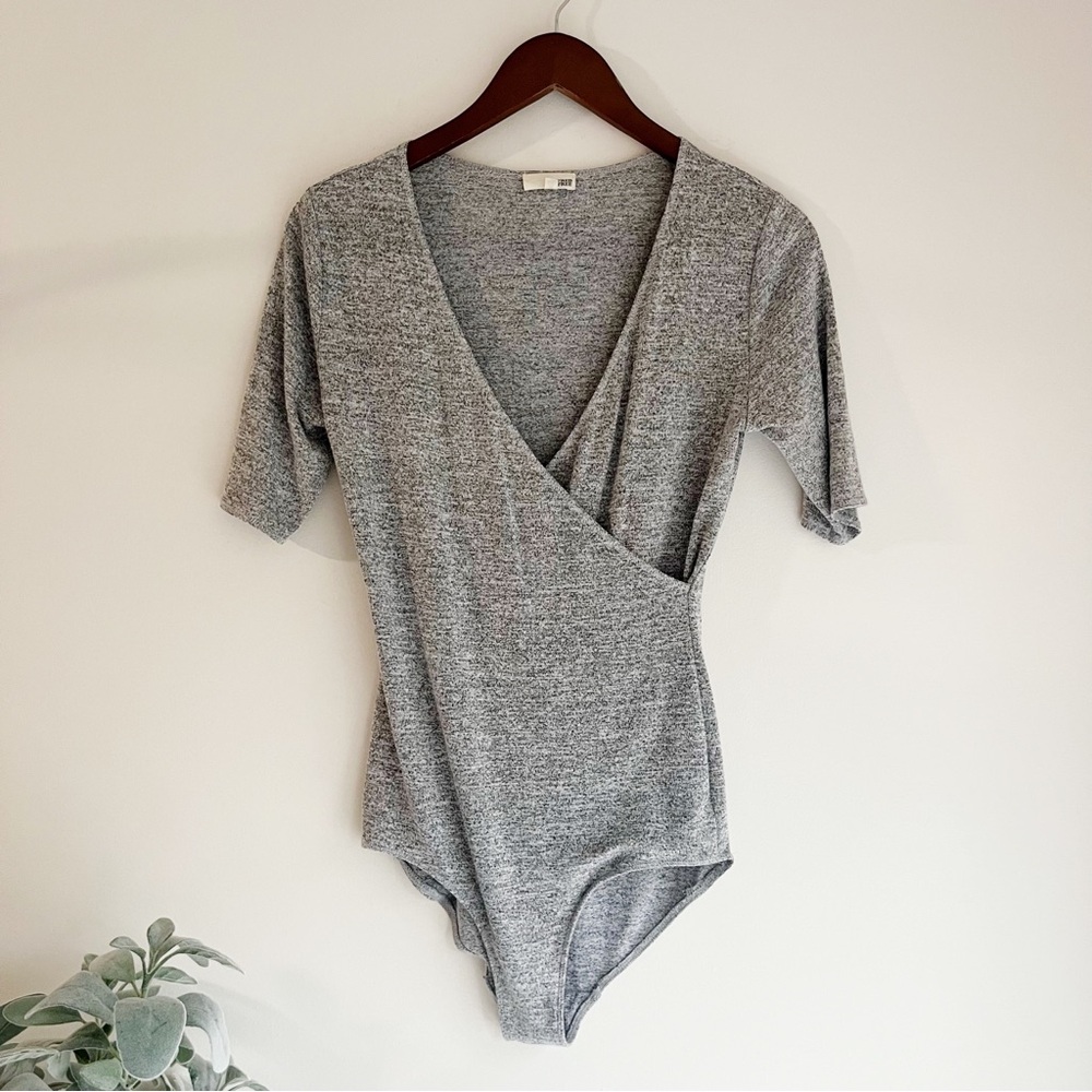 Wilfred Free Gray Wrap Knit Bodysuit short sleeve with stretch size medium